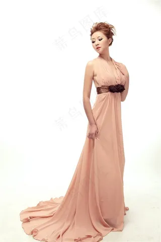 晚礼服侧身提裙艺术摄影