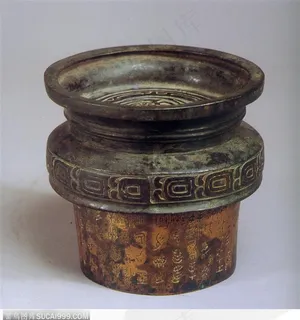 精美的圆形青铜器