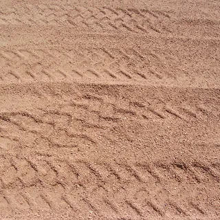 沙子地面轮胎印迹背景图片