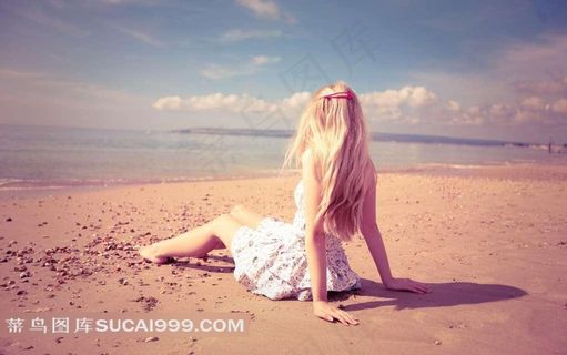 美女沙滩背影图片