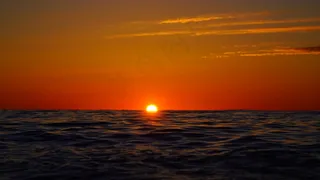 黄昏海平面日落美景图片