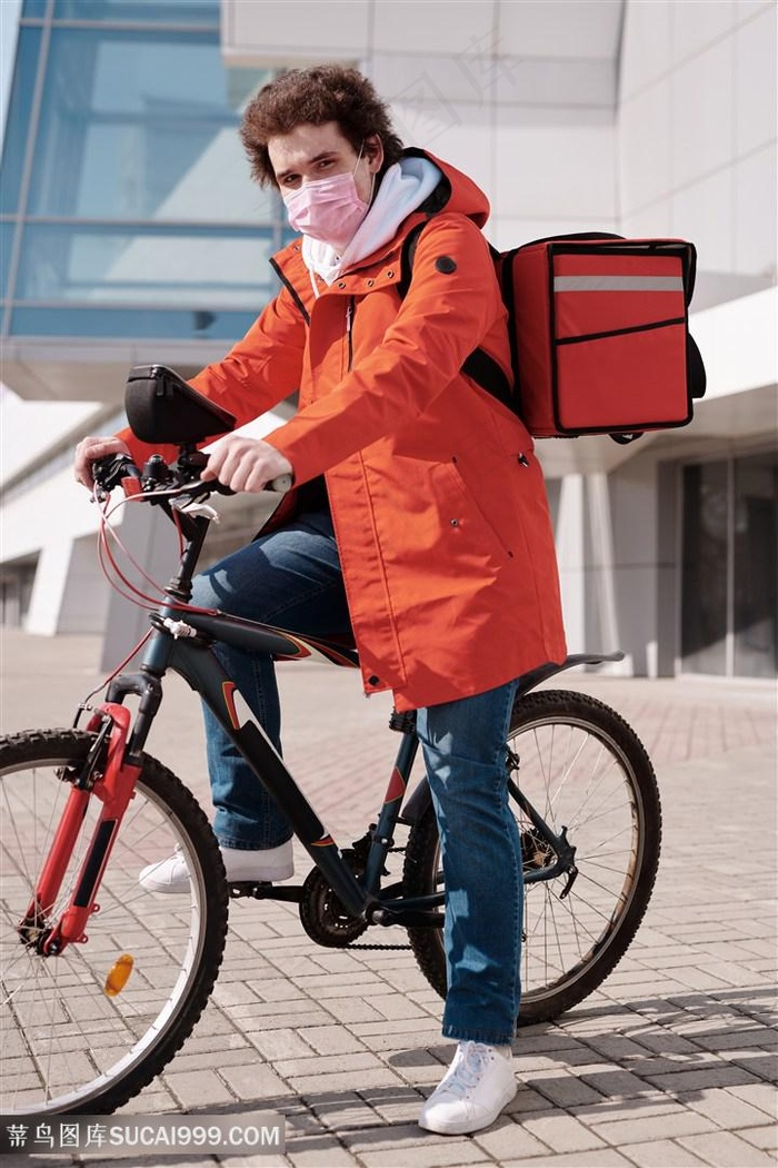 戴口罩配送小哥图片