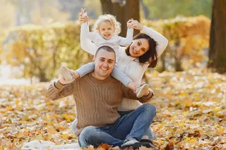 一家三口温馨写真图片