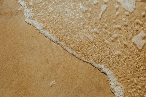 海边黄色沙滩高清图片 海边黄色沙滩高清图片