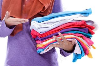 洗衣服的时尚女性高清图