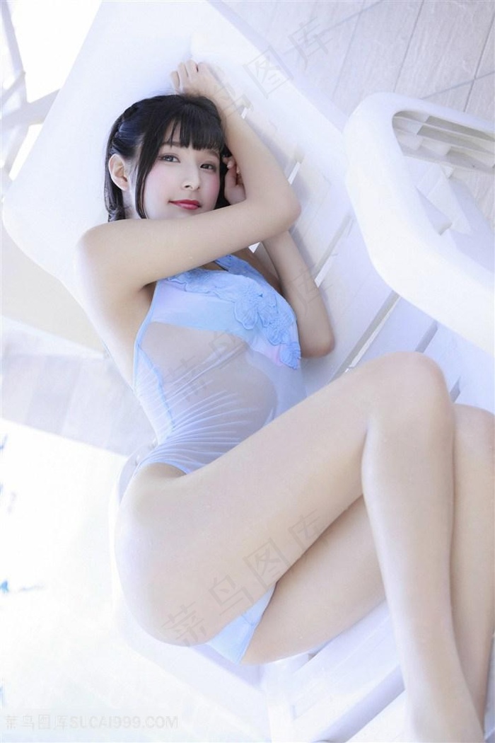 *日本长腿美女老师性感写真图片