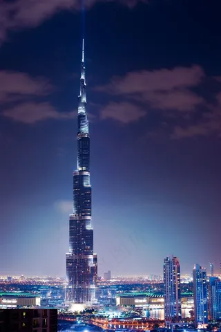 夜色下的雄伟迪拜塔图片素材