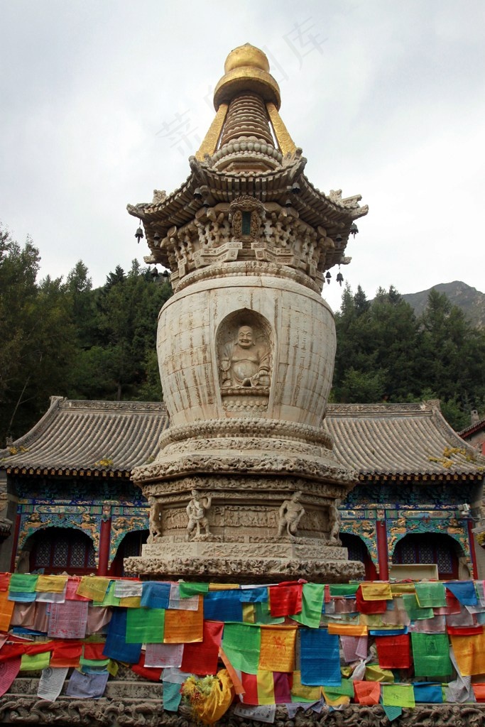 寺庙内的舍利塔