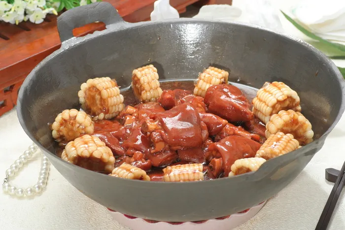 脱脂猪手炖玉米