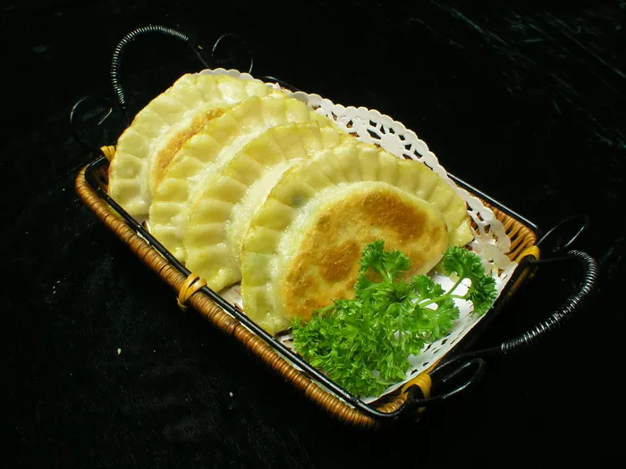 三鲜花边合子