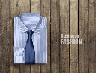 打着领带的衬衫