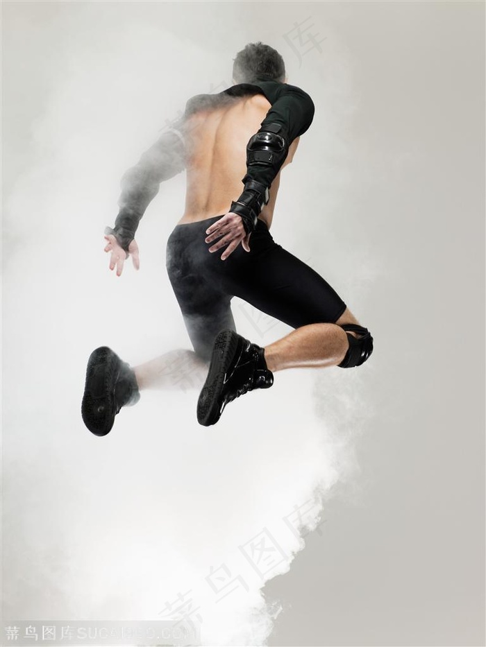 体育运动-弯腿跳起的运动员