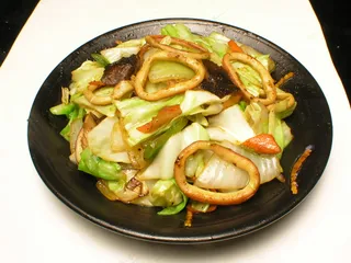  鱿鱼炒什锦蔬菜 