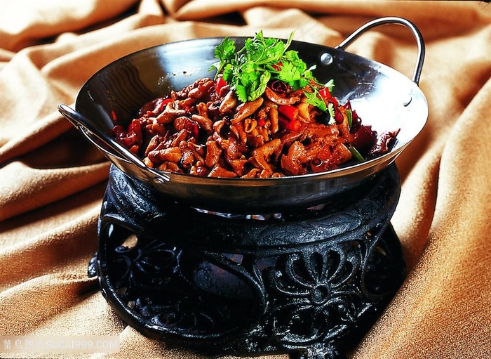中华美食干锅肥肠摄影图