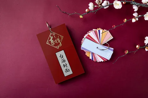 红色国潮风中式台历智能贴图样机 红色国潮风中式台历智能贴图样机