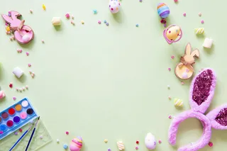 复活节贺卡的背景。春天的装饰元素和花卉。春季会议兔耳朵