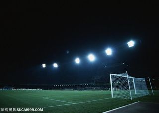体育运动-夜晚灯光下的足球场