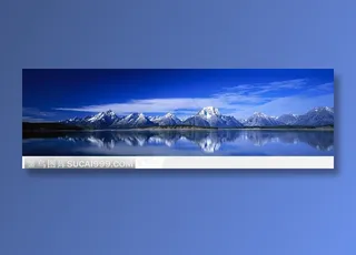 雪山旁的蓝色湖面