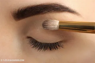 时尚修眉的美女高清图片