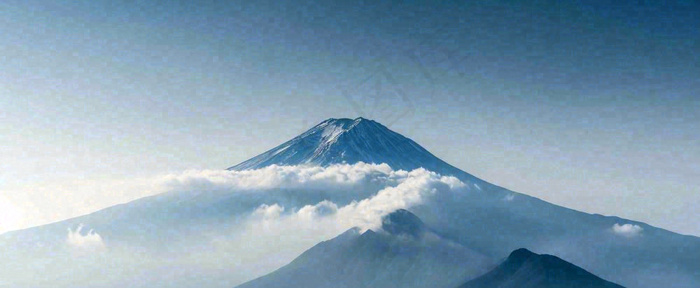 雪山山脉云层云端意境冰山，自然风景冬天蓝天白云摄影图(1712x704)