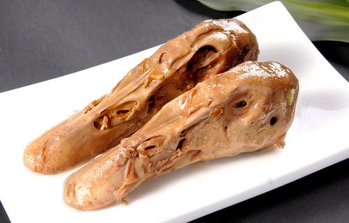 传统美食卤鸭头