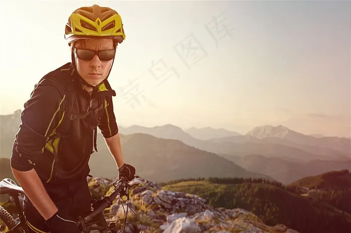运动系列 - 正在骑自行车的运动者