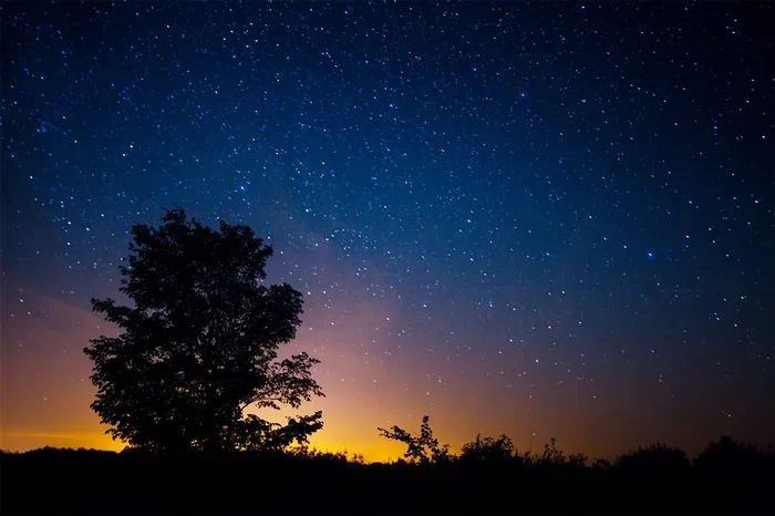 美丽的夜晚星空景色高清素材图片