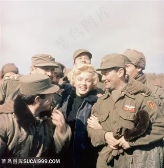 玛丽莲梦露与军人