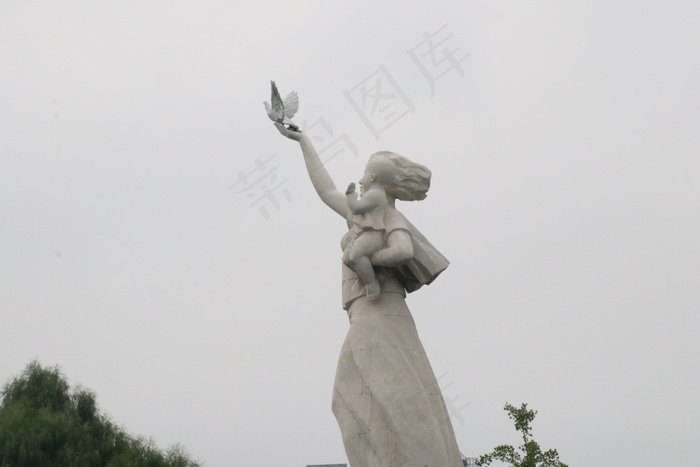 和平雕塑图