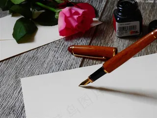 钢笔书本素材图片