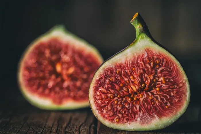 切开的两瓣无花果高清摄影