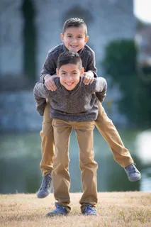 双胞胎兄弟图片