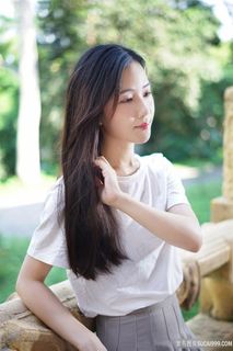 4K超清漂亮的美女卡柔户外写真