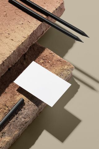 石块背景单面高档轻奢名片样机