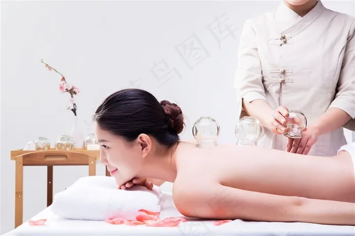 在拔火罐的美女精美图