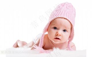 趴在毛毯上可爱的小宝宝