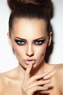 蓝眼睛国外美女 蓝眼睛国外美女