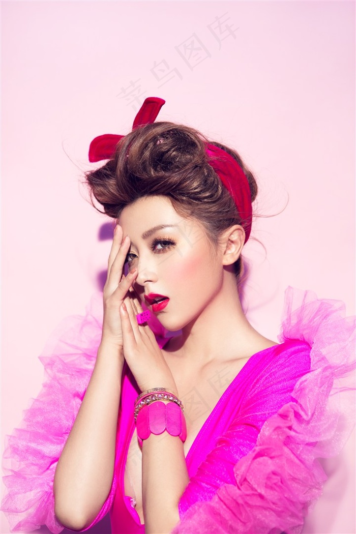 年轻漂亮的时尚美女样片