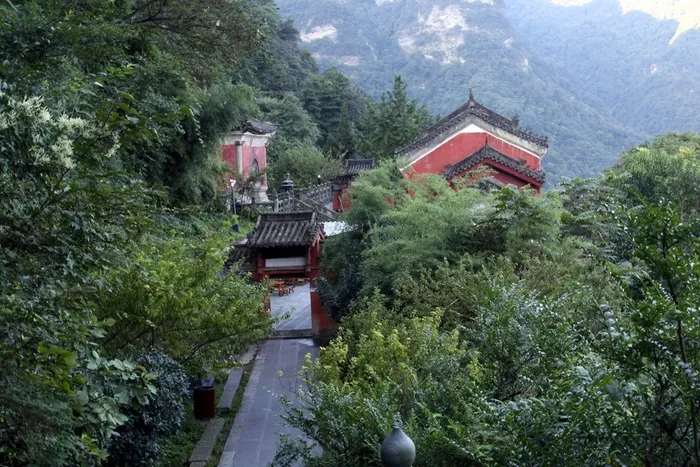 山林间隐藏的庙宇