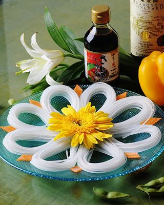 水晶粉丝火锅美食配菜主色面条设计素材