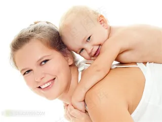 母亲和婴儿系列 - 正在背着宝宝的母亲