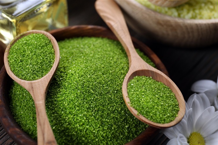 花朵和绿色的盐