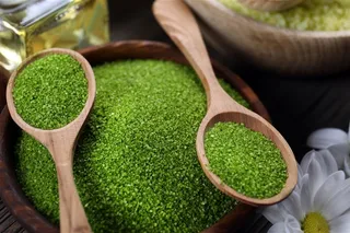 花朵和绿色的盐