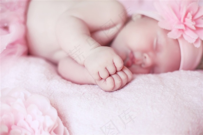 超可爱的粉红宝宝