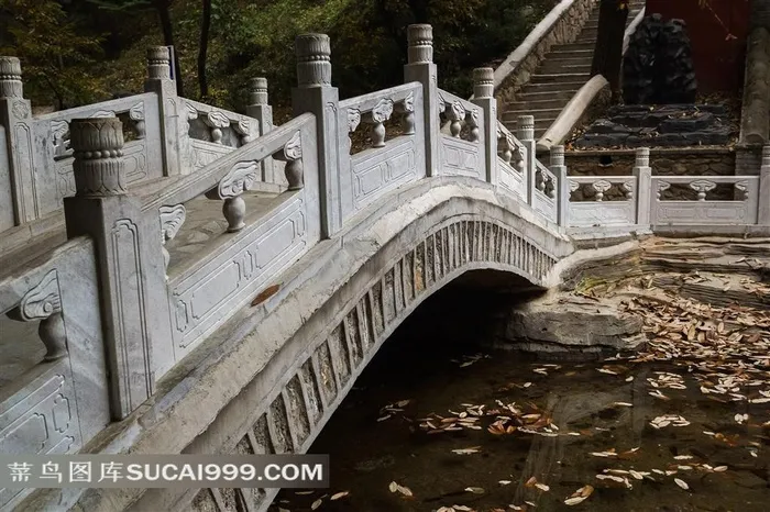 潭柘寺古代石桥池塘景观