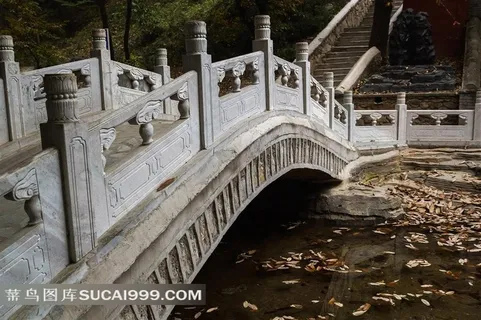 潭柘寺古代石桥池塘景观