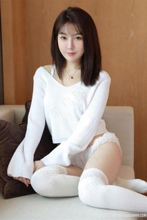 穿白衣毛衣*韩国*美女模特写真图片