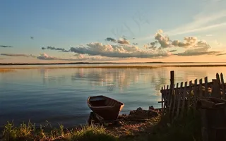 木船湖畔高清风景画