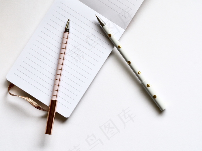 圆珠笔和记事本图片