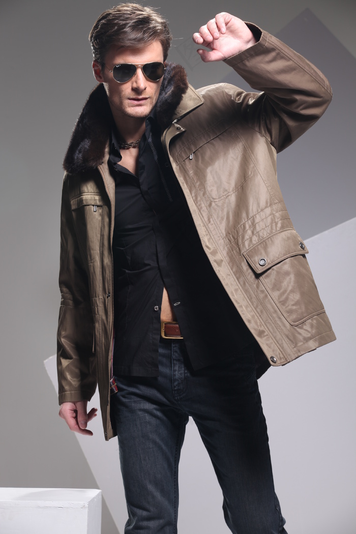 戴墨镜帅哥模特高清图片